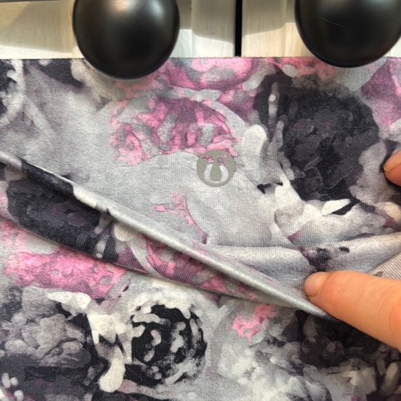 Lululemon Leggings Pink and Gray Cropped. Size 4 or 6, sporty - Picture 2 of 6